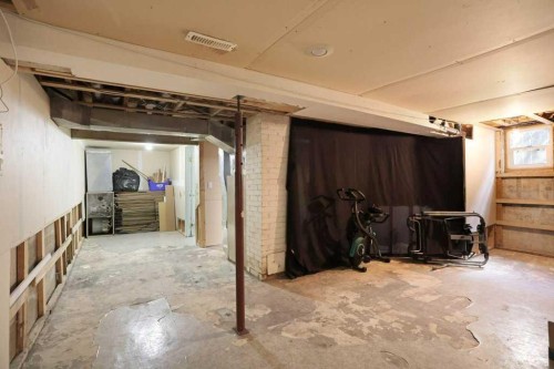 320 3 Street West, Brooks, AB - Indoor