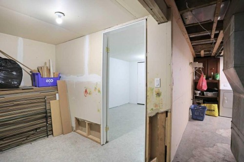 320 3 Street West, Brooks, AB - Indoor