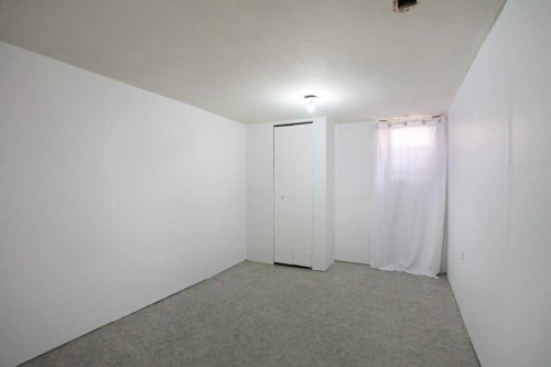 320 3 Street West, Brooks, AB - Indoor Photo Showing Other Room