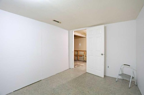 320 3 Street West, Brooks, AB - Indoor Photo Showing Other Room
