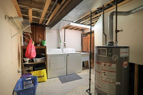 320 3 Street West, Brooks, AB - Indoor Photo Showing Laundry Room