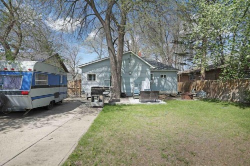 320 3 Street West, Brooks, AB - Outdoor