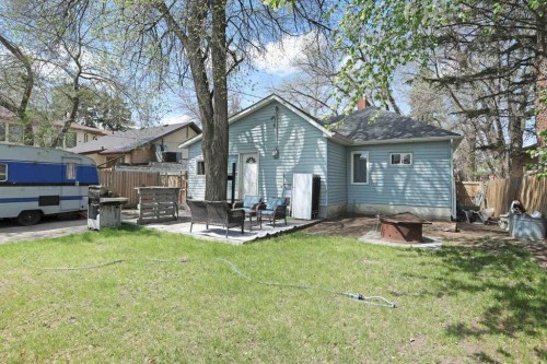 320 3 Street West, Brooks, AB - Outdoor