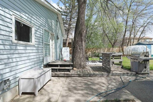 320 3 Street West, Brooks, AB - Outdoor