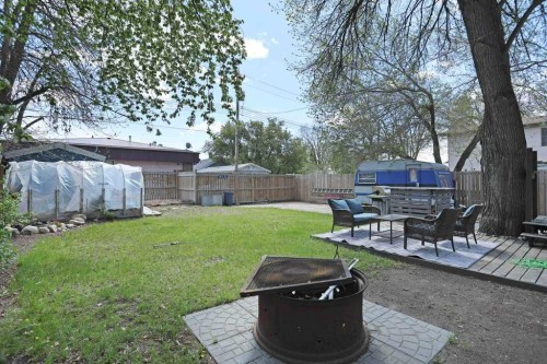 320 3 Street West, Brooks, AB - Outdoor