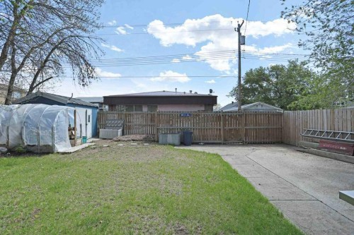 320 3 Street West, Brooks, AB - Outdoor