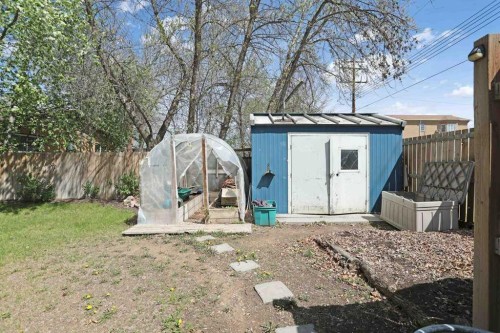 320 3 Street West, Brooks, AB - Outdoor