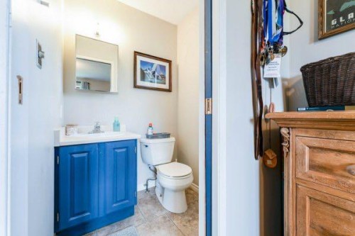 463 3 Avenue, Drumheller, AB - Indoor Photo Showing Bathroom
