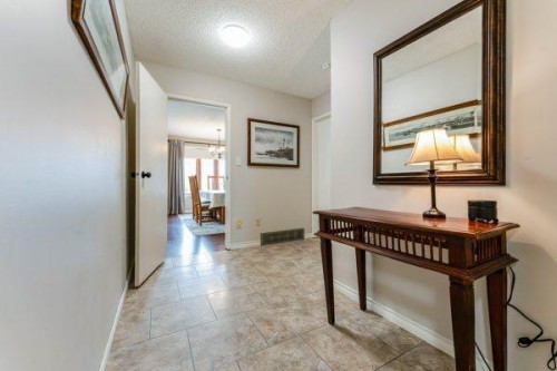 463 3 Avenue, Drumheller, AB - Indoor Photo Showing Other Room