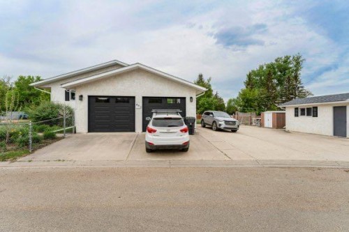 463 3 Avenue, Drumheller, AB - Outdoor