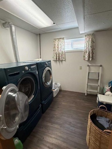 111 Shacker Crescent, Hanna, AB - Indoor Photo Showing Laundry Room