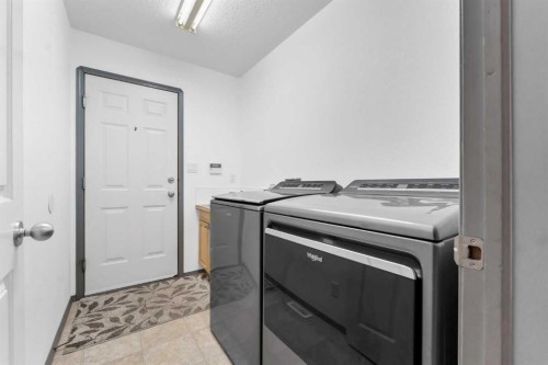 99-190014 12 Street West, Rural Newell, County Of, AB - Indoor Photo Showing Laundry Room