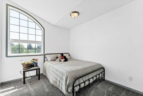 99-190014 12 Street West, Rural Newell, County Of, AB - Indoor Photo Showing Bedroom