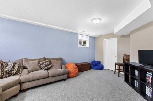 99-190014 12 Street West, Rural Newell, County Of, AB - Indoor Photo Showing Living Room