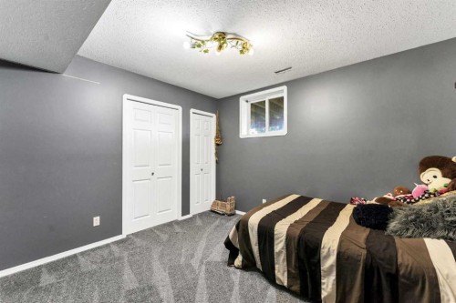 99-190014 12 Street West, Rural Newell, County Of, AB - Indoor Photo Showing Bedroom