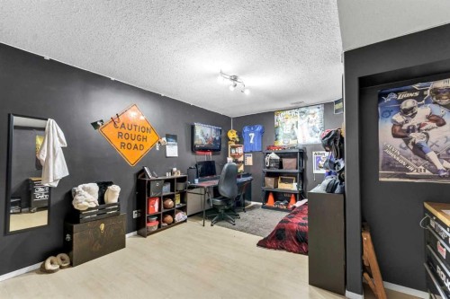 99-190014 12 Street West, Rural Newell, County Of, AB - Indoor Photo Showing Other Room