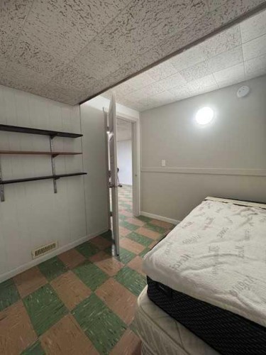 508 2 Avenue West, Brooks, AB - Indoor