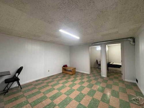 508 2 Avenue West, Brooks, AB - Indoor