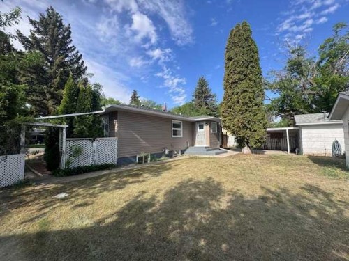 508 2 Avenue West, Brooks, AB - Outdoor