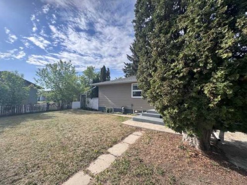 508 2 Avenue West, Brooks, AB - Outdoor
