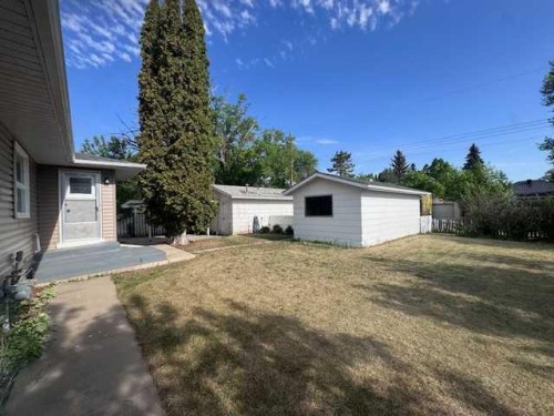 508 2 Avenue West, Brooks, AB - Outdoor
