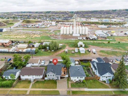 685 3 Avenue West, Drumheller, AB 