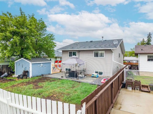 685 3 Avenue West, Drumheller, AB 