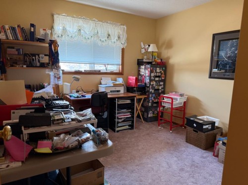 817 Bankview Drive, Drumheller, AB - Indoor Photo Showing Other Room