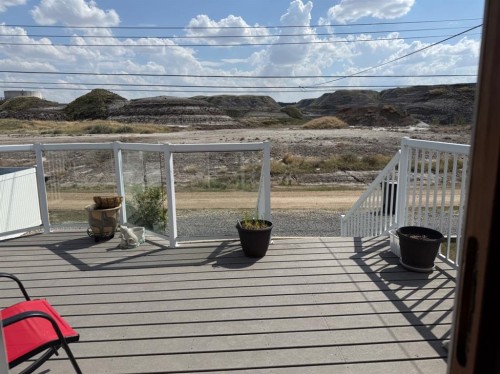 817 Bankview Drive, Drumheller, AB - Outdoor