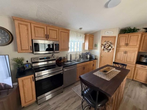 11-300 Railway Avenue, Duchess, AB 