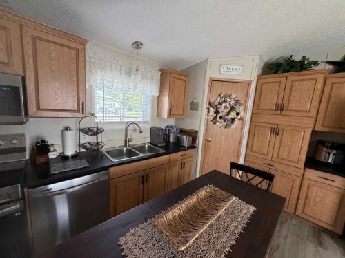 11-300 Railway Avenue, Duchess, AB 