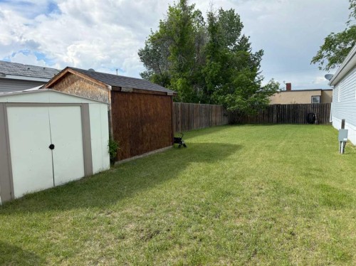11-300 Railway Avenue, Duchess, AB 