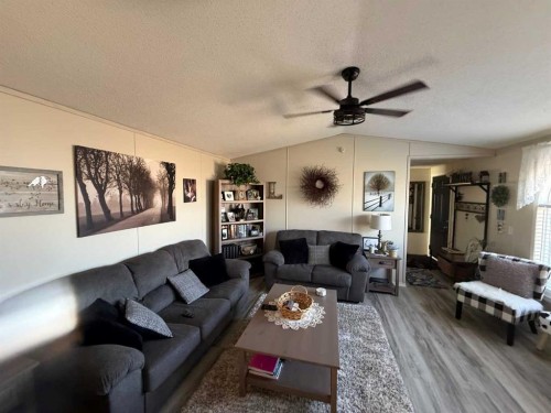 11-300 Railway Avenue, Duchess, AB 