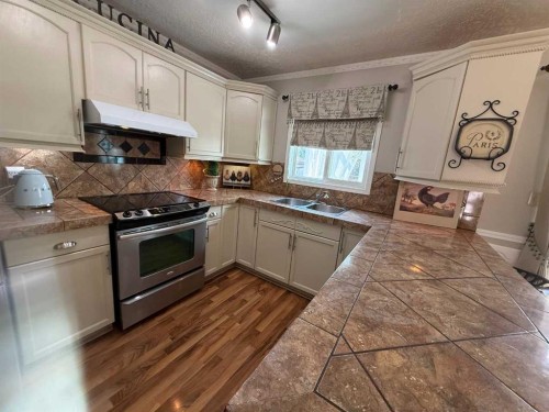 719 Parkland Drive, Brooks, AB 