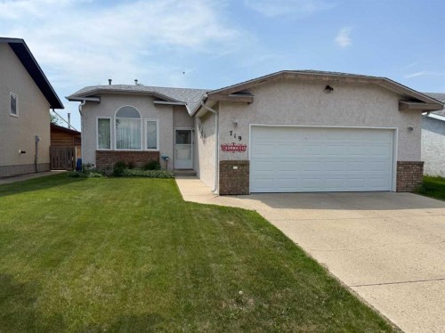 719 Parkland Drive  Brooks, AB T1R 0M3