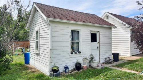 261 1 Avenue, Drumheller, AB - Outdoor