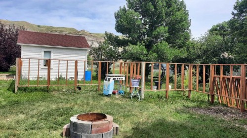 261 1 Avenue, Drumheller, AB - Outdoor