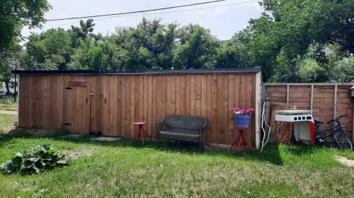 261 1 Avenue, Drumheller, AB - Outdoor