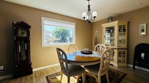 411 8 Street E, Drumheller, AB - Indoor Photo Showing Dining Room