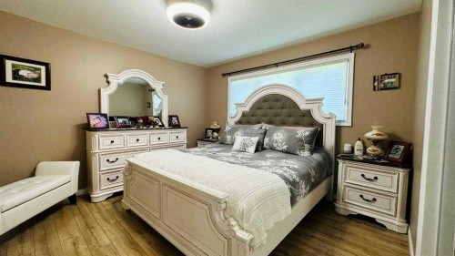 411 8 Street E, Drumheller, AB - Indoor Photo Showing Bedroom