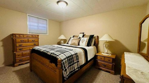 411 8 Street E, Drumheller, AB - Indoor Photo Showing Bedroom