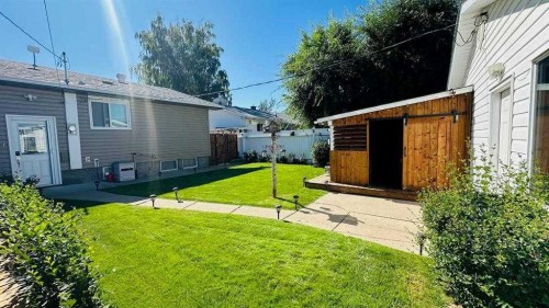 411 8 Street E, Drumheller, AB - Outdoor