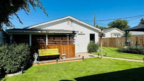 411 8 Street E, Drumheller, AB - Outdoor