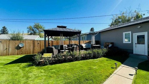 411 8 Street E, Drumheller, AB - Outdoor