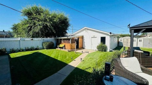 411 8 Street E, Drumheller, AB - Outdoor