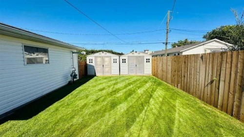 411 8 Street E, Drumheller, AB - Outdoor