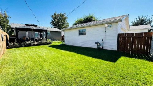 411 8 Street E, Drumheller, AB - Outdoor With Deck Patio Veranda