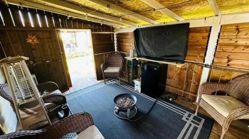 411 8 Street E, Drumheller, AB - Indoor