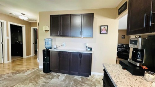 411 8 Street E, Drumheller, AB - Indoor Photo Showing Other Room