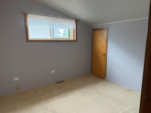 510 Bruce Avenue, Carbon, AB - Indoor Photo Showing Other Room